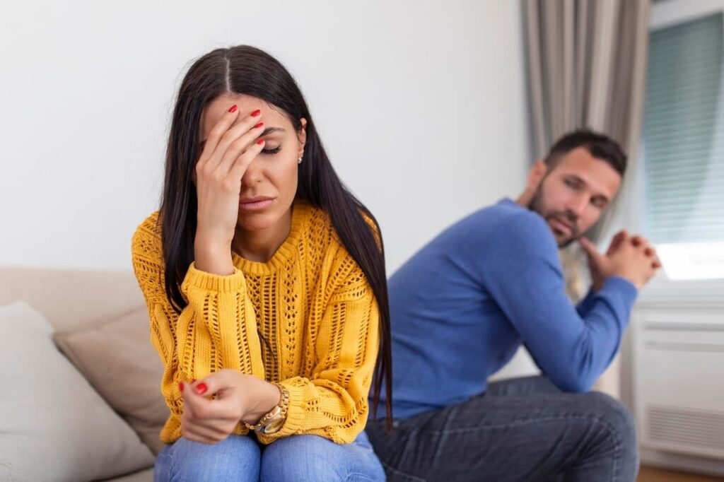 6 Signs That Your Partner is Not Interested in You Anymore
