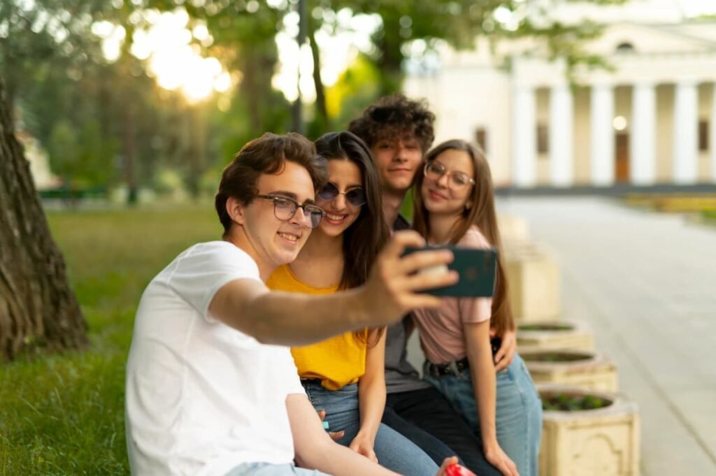 10 Ways to Stop Begging for Attention in a Relationship 6 Spend time with friends