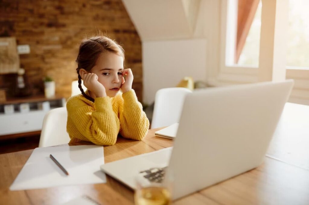 How online counselling can help a child with emotional abuse 