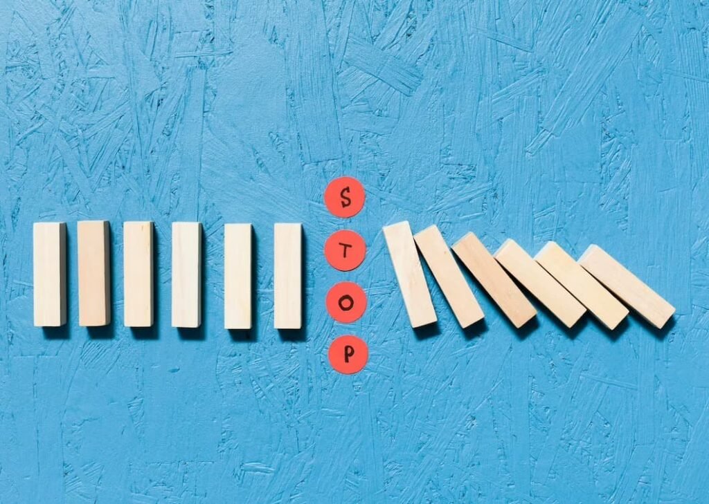 How to Break the People-Pleasing Cycle? 4 Set boundaries to Break the People-Pleasing Cycle