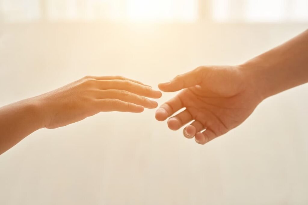 10 Things that attract a man to a woman 6 Women kindness to attract a man