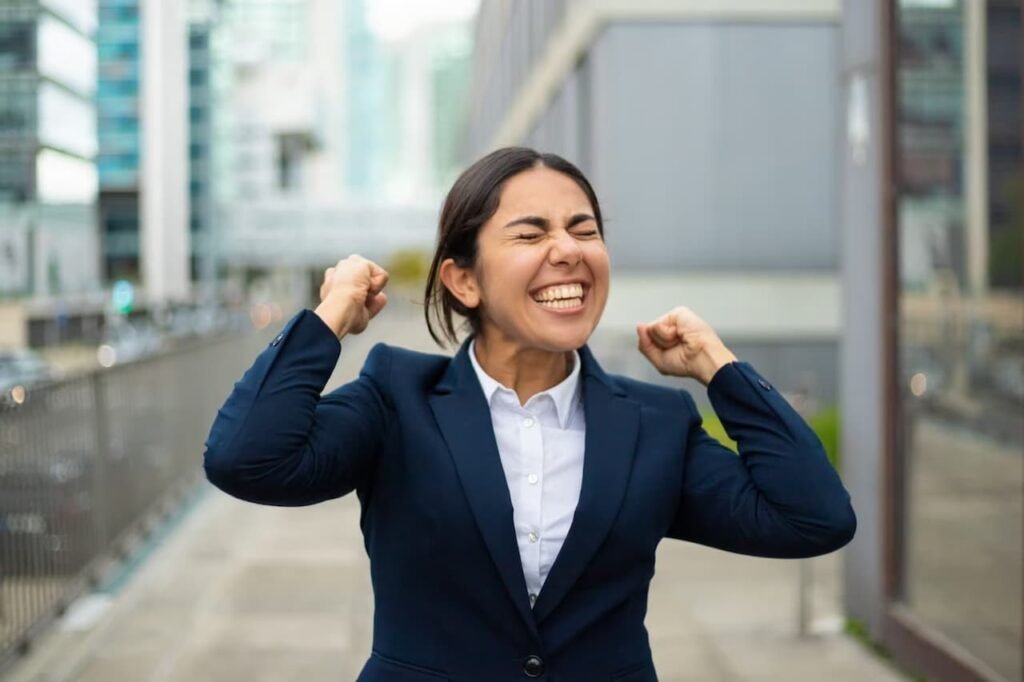 Weaknesses of girls about which every guy should be aware 6 Be proud of her success