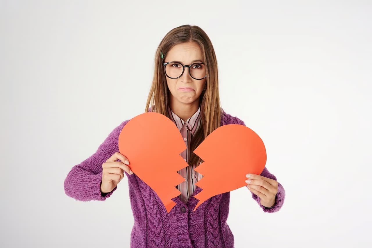 Top Signs That Show You Are Not In Love